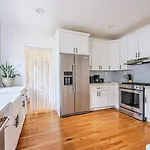 Charming 3B Retreat &Backyard